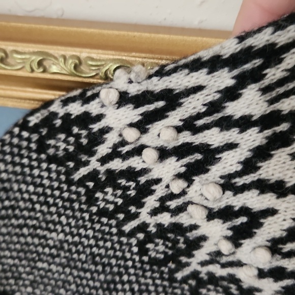 Lambs Wool Blend Heart knit Pearl sweater size large Medium Cozy Winter - Picture 4 of 9